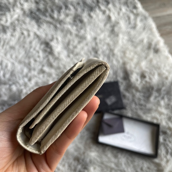 Prada white wallet - Picture 3 of 5